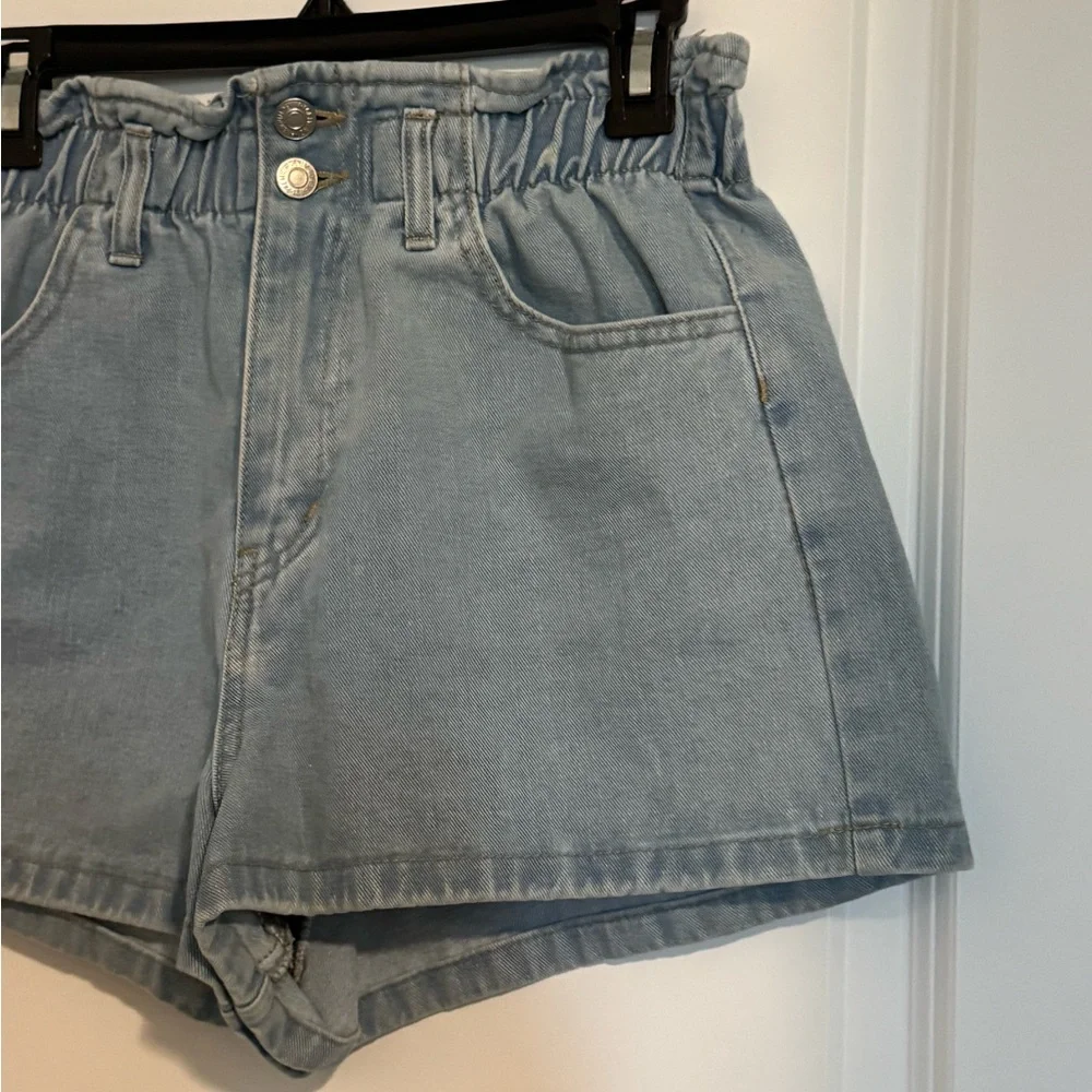 Light Medium WashDenim High-Waisted Stretch Women Jean Shorts - Picture 6 of 7